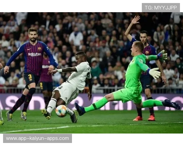 维尼修斯边路内切后兜射远角，皇家马德里2比0扩大领先